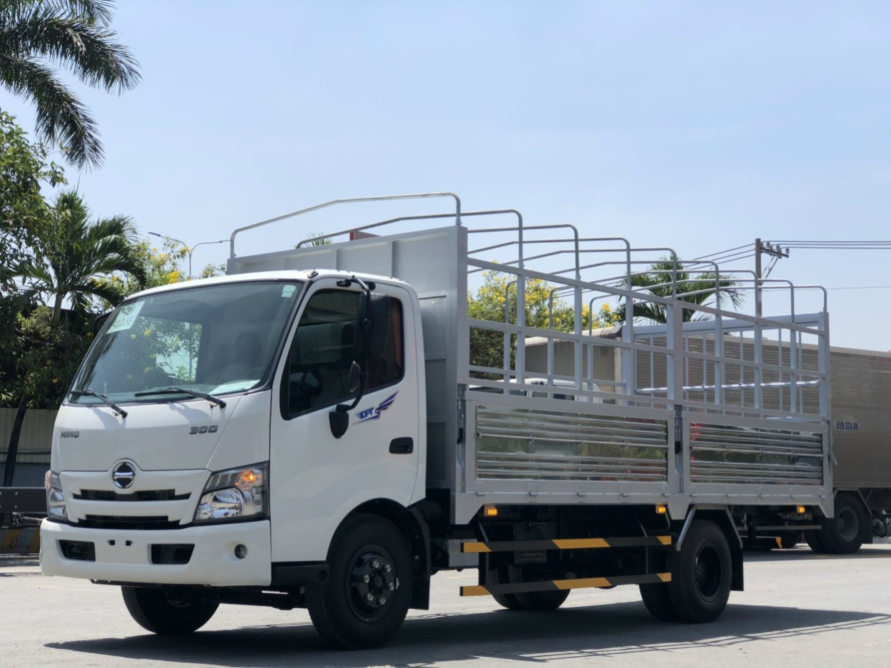 XE TẢI HINO 3,5 TẤN XZU720